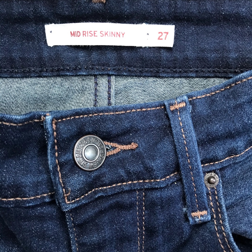 Levi Red Tag Cropped Jeans.